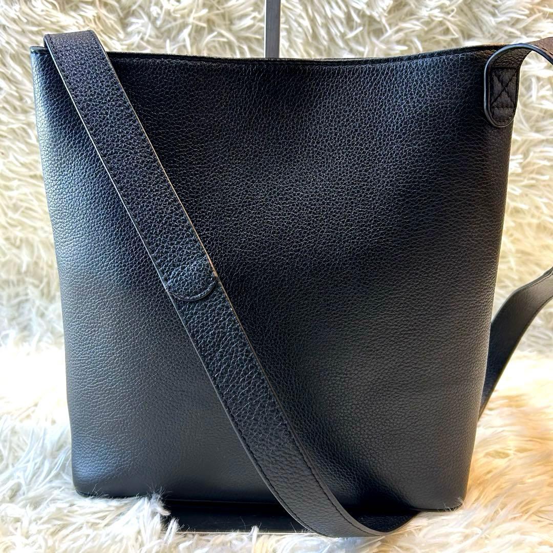 極美品　CLASKA クラスカ　シンプルレザーショルダーバッグ　斜めがけ　黒