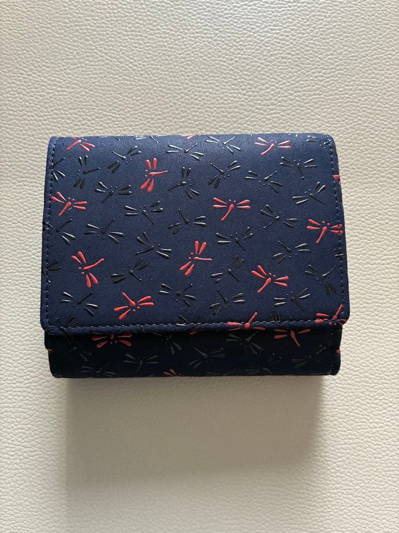 印傳屋　印伝 二つ折り財布 ボックス型小銭入れ なごみ とんぼ柄 紺地×黒赤漆