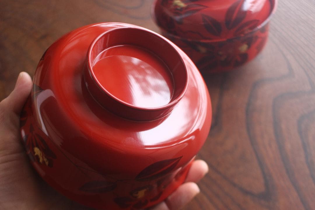 デッドストック！上質朱漆に風情ある椿蒔絵の映える煮物椀2点（検輪島塗懐石椀雑煮椀