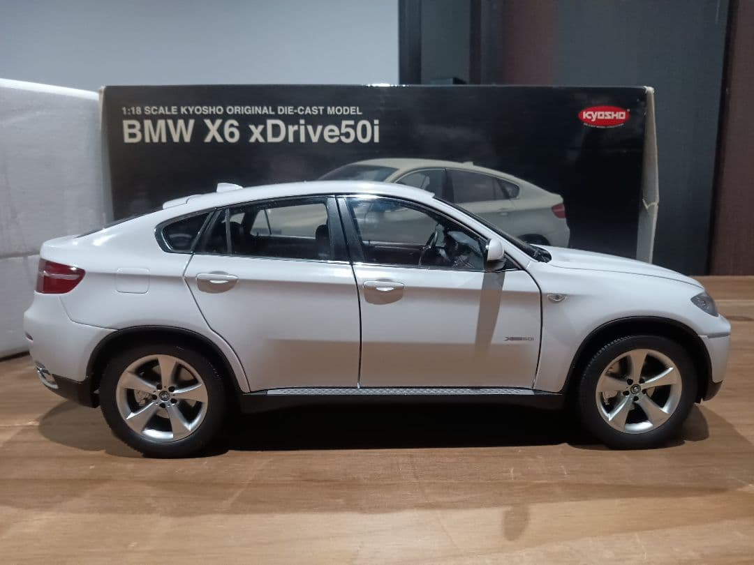 1/18 京商　BMW X6 xDrive 50i ミニカー　ホワイト