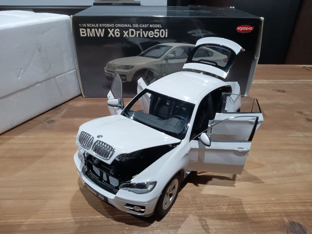 1/18 京商　BMW X6 xDrive 50i ミニカー　ホワイト