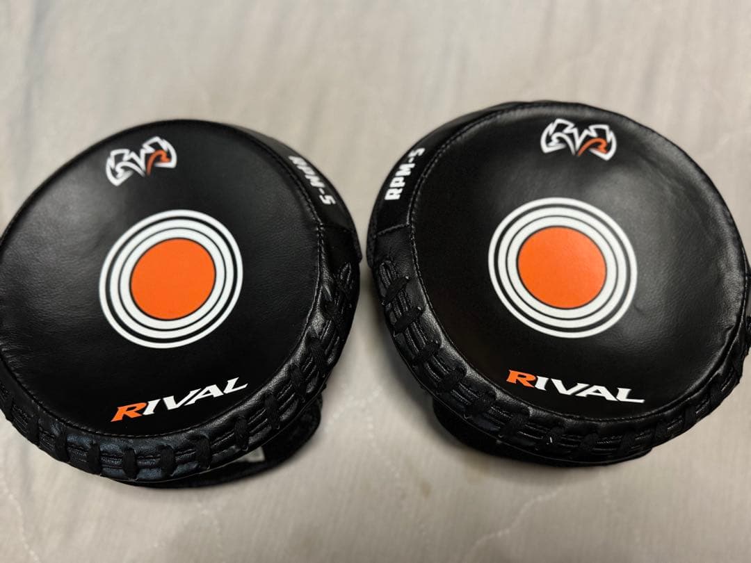 RIVAL ボクシングパンチングミット 黒 オレンジ