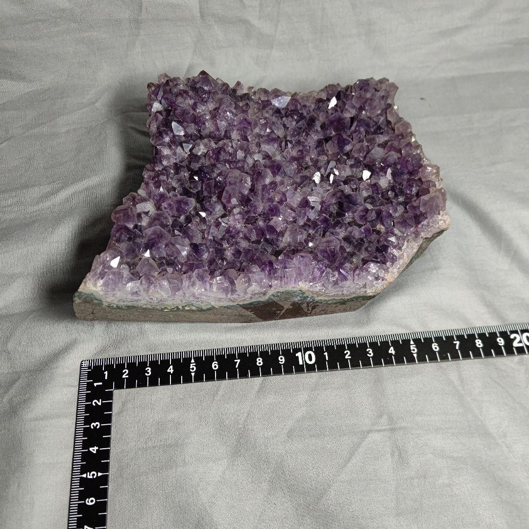 アメジスト1.35kg 原石 紫色 結晶