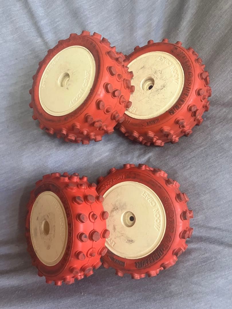 タミヤ 当時物　カラー　タイヤ　赤　　　前後 ホットショットに使用