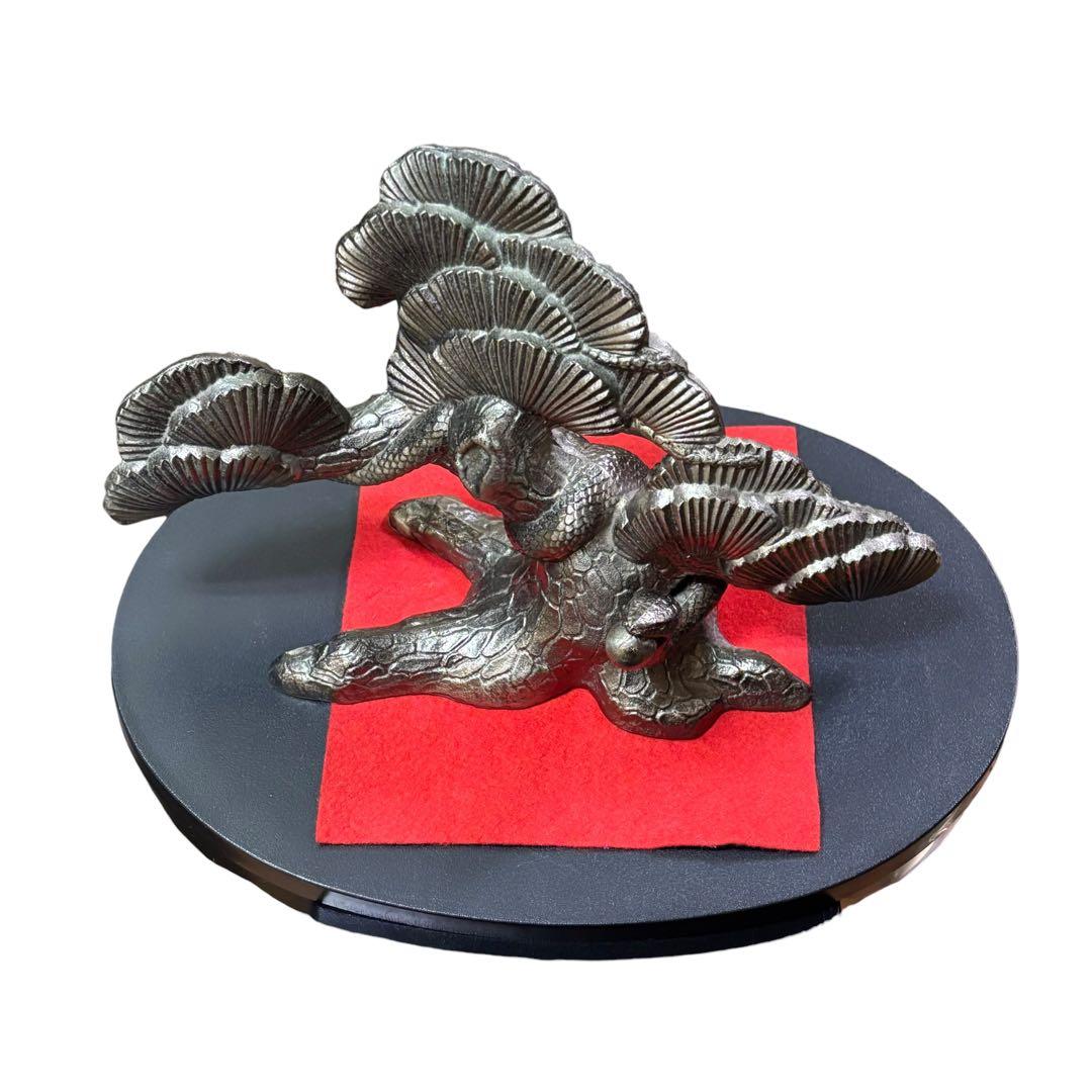 台座付き 銀白色 金属工芸 松 蛇 縁起物 干支 置物 オブジェ