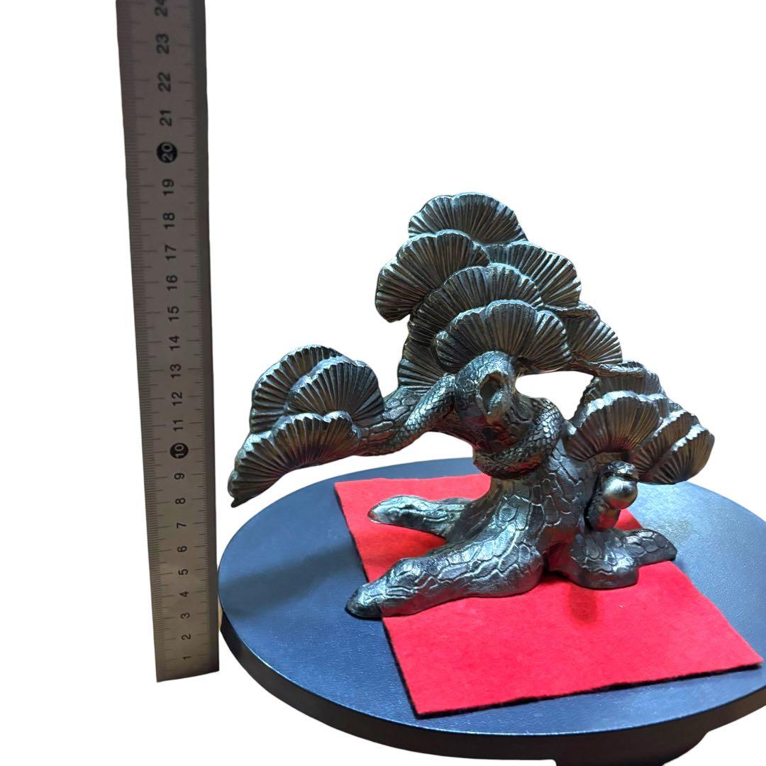 台座付き 銀白色 金属工芸 松 蛇 縁起物 干支 置物 オブジェ