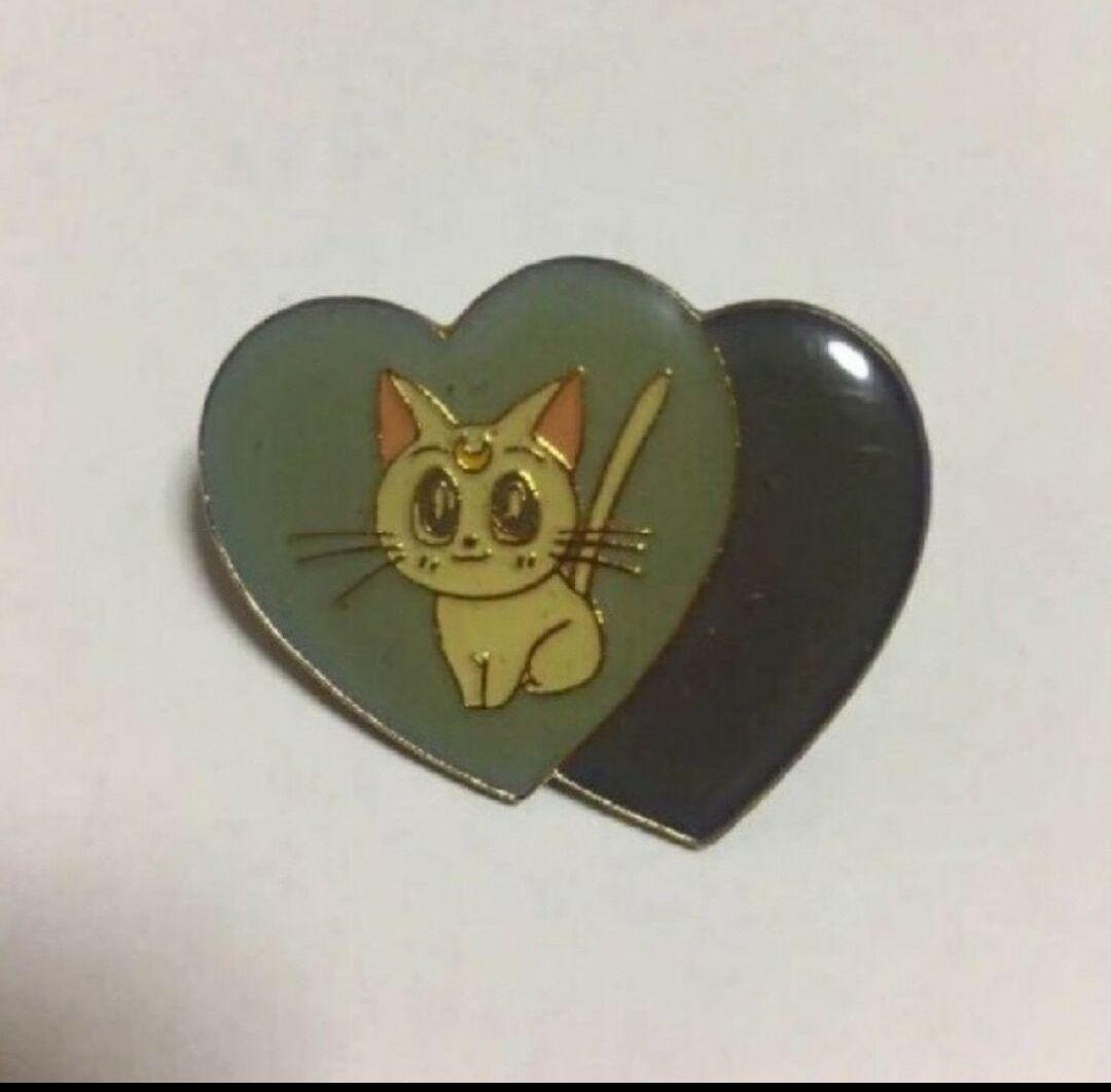 レトロ　美少女戦士セーラームーンのアルテミス　ピンバッジ