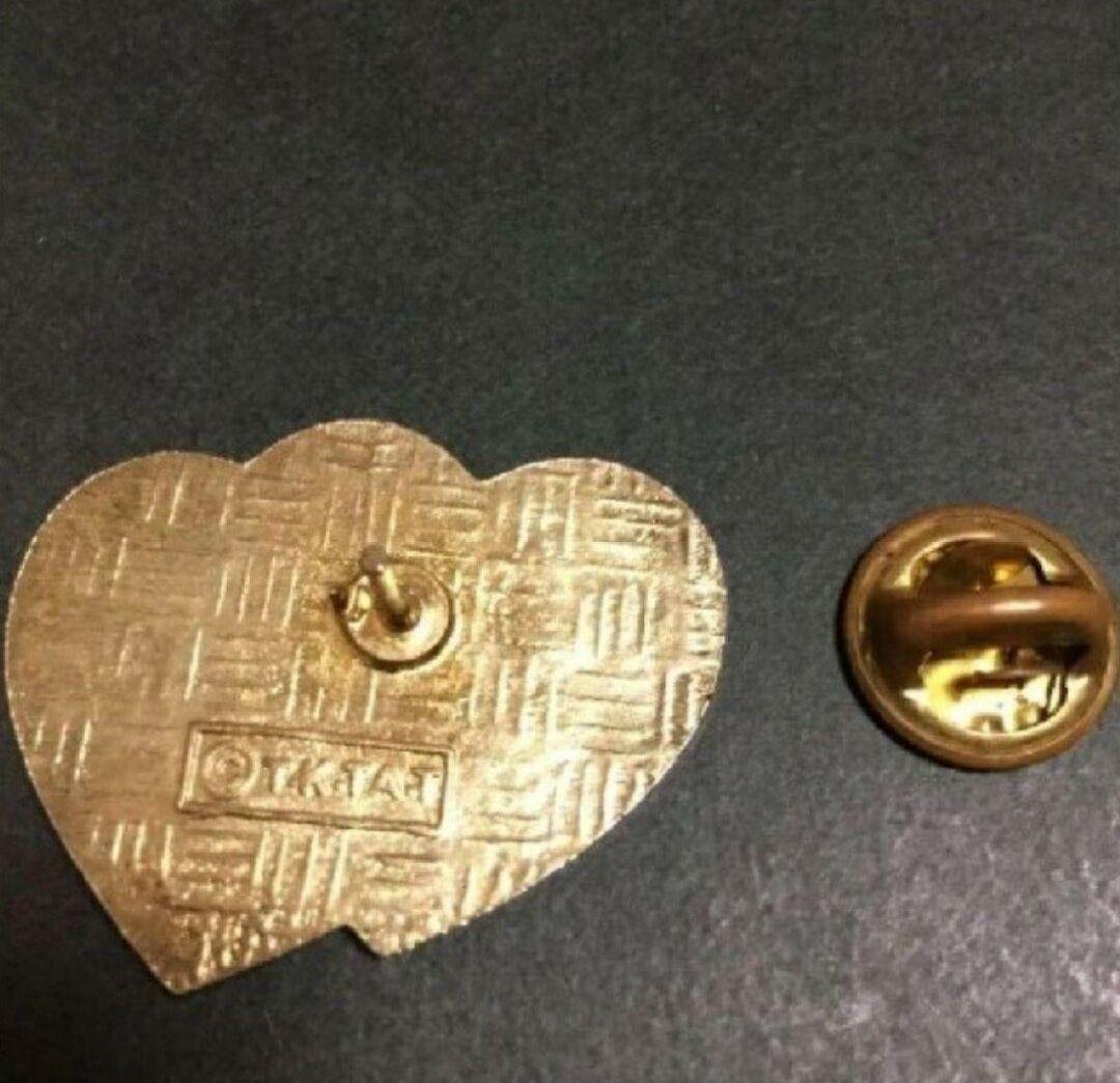 レトロ　美少女戦士セーラームーンのアルテミス　ピンバッジ