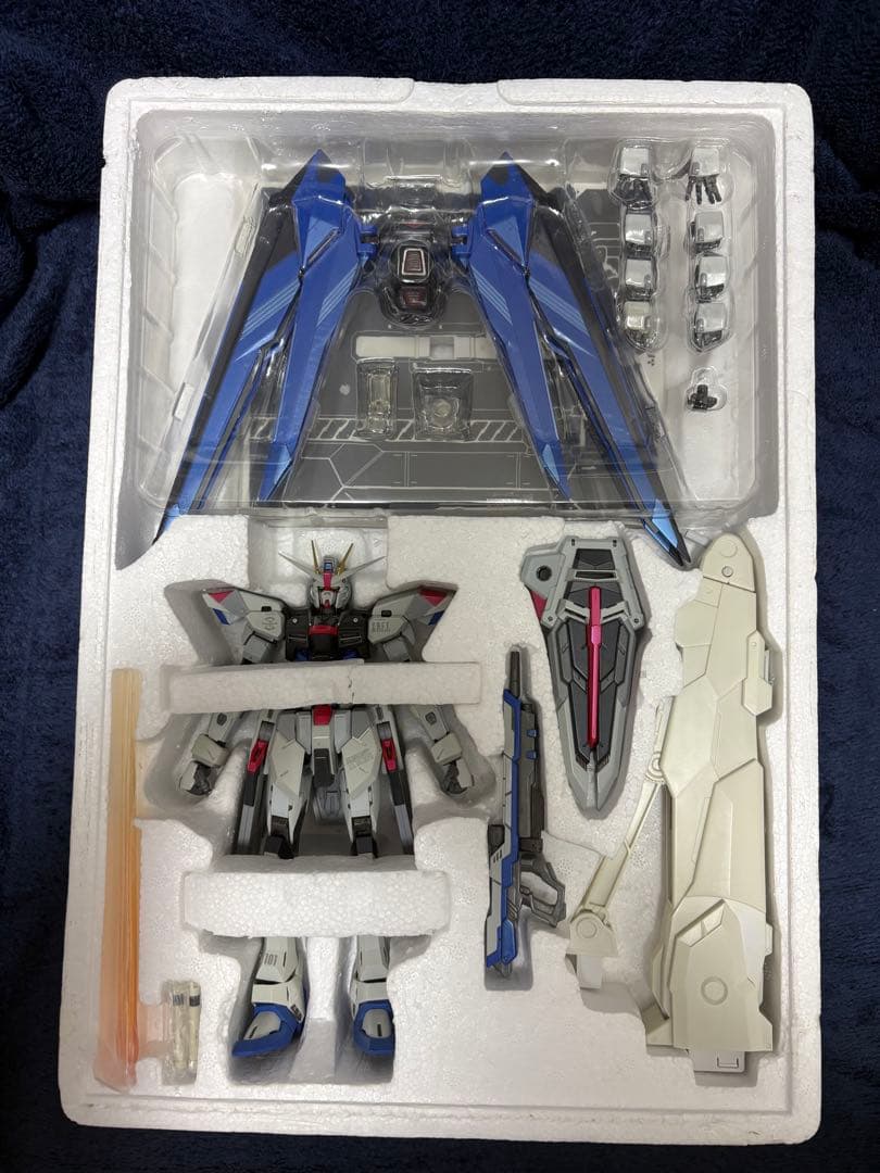 L BUILD メタルビルド　フリーダムガンダム　中古品