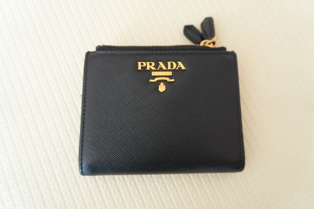 PRADA サフィアーノ ブラック 二つ折り財布