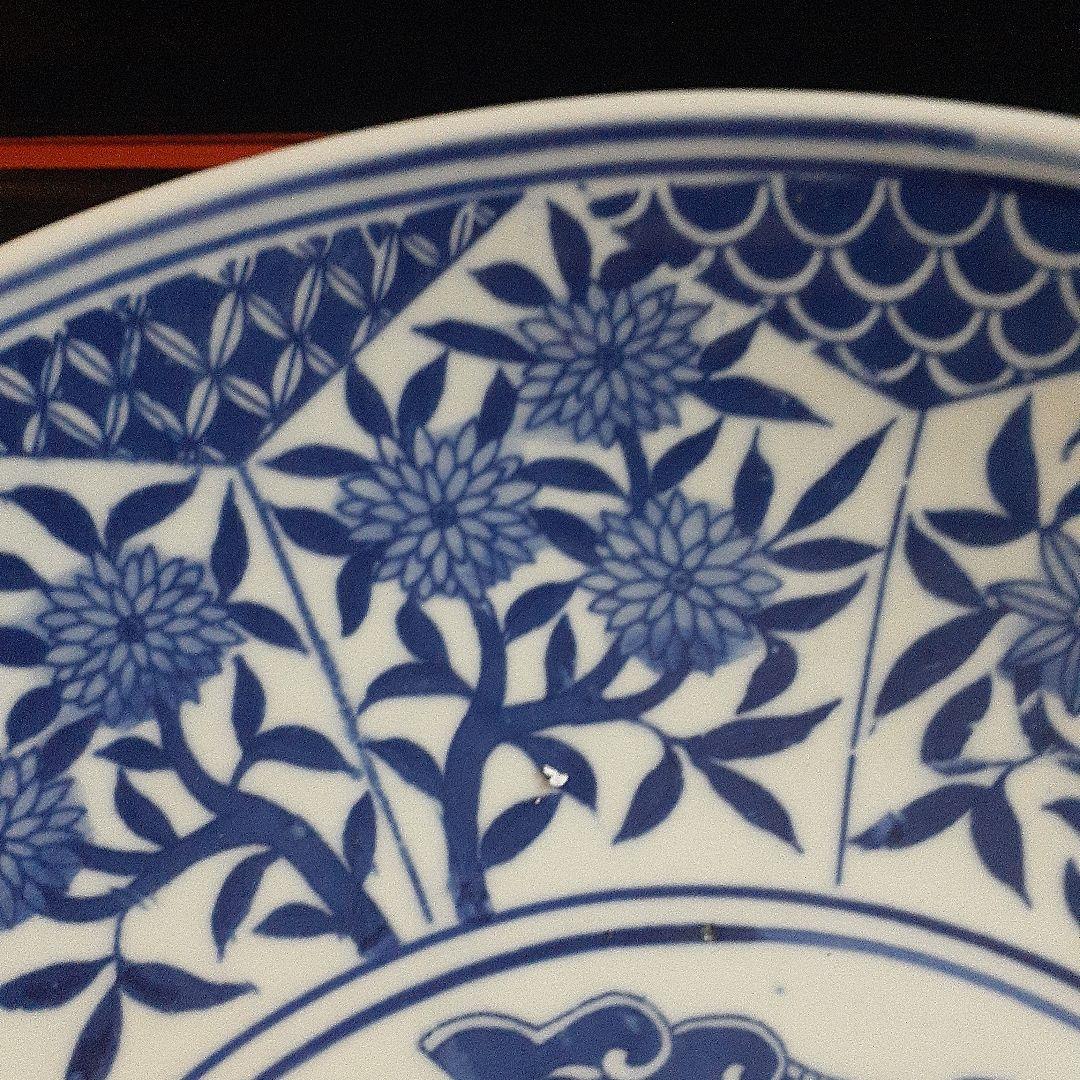 大明万暦年製染め付け花籠図大皿