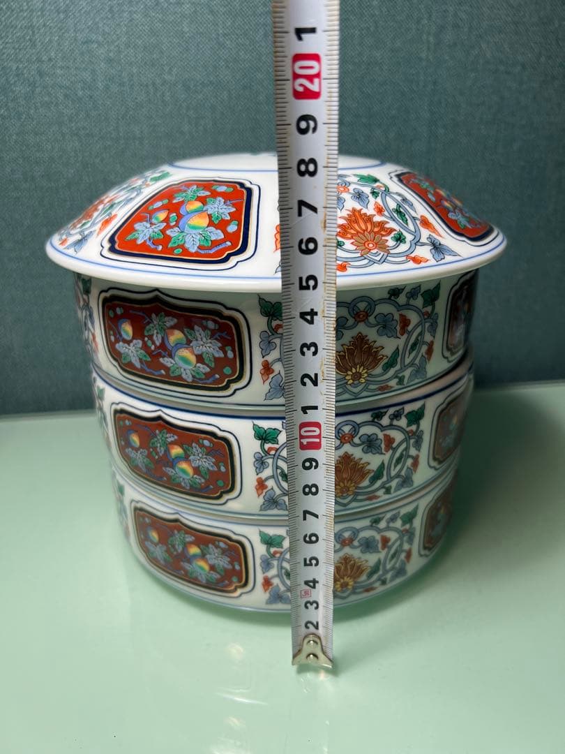 769 有田焼 其泉窯 染錦四方割木甲草花文 三段重 賞美堂本店　未使用