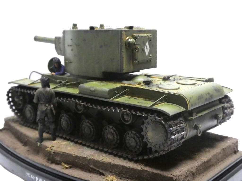 タミヤ 1/35 ソビエト重戦車 KV-2 完成品