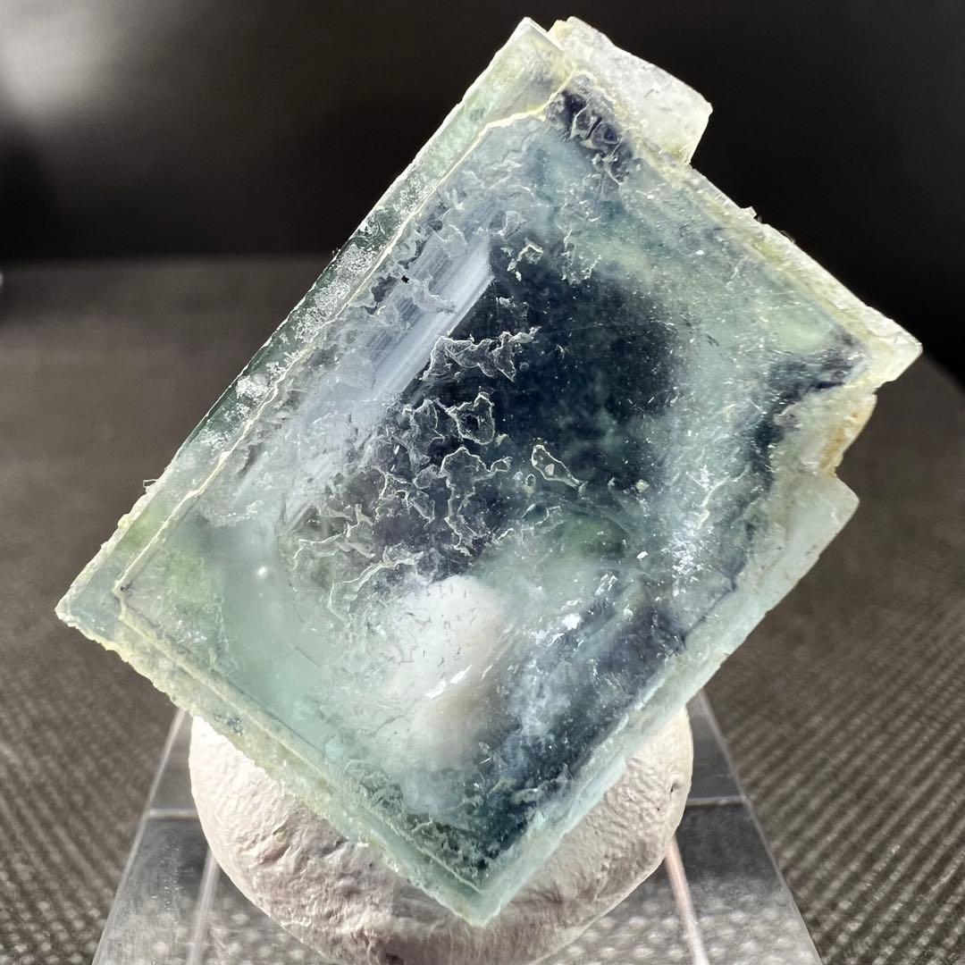 内モンゴル産　ライトグリーン　パープルゾーニングフローライト