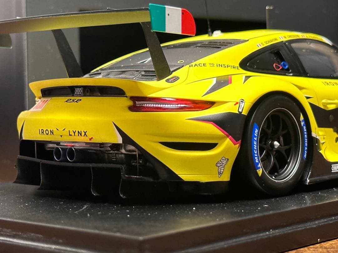 スパーク　1/18 porsche911 rsr-19 iron lynx