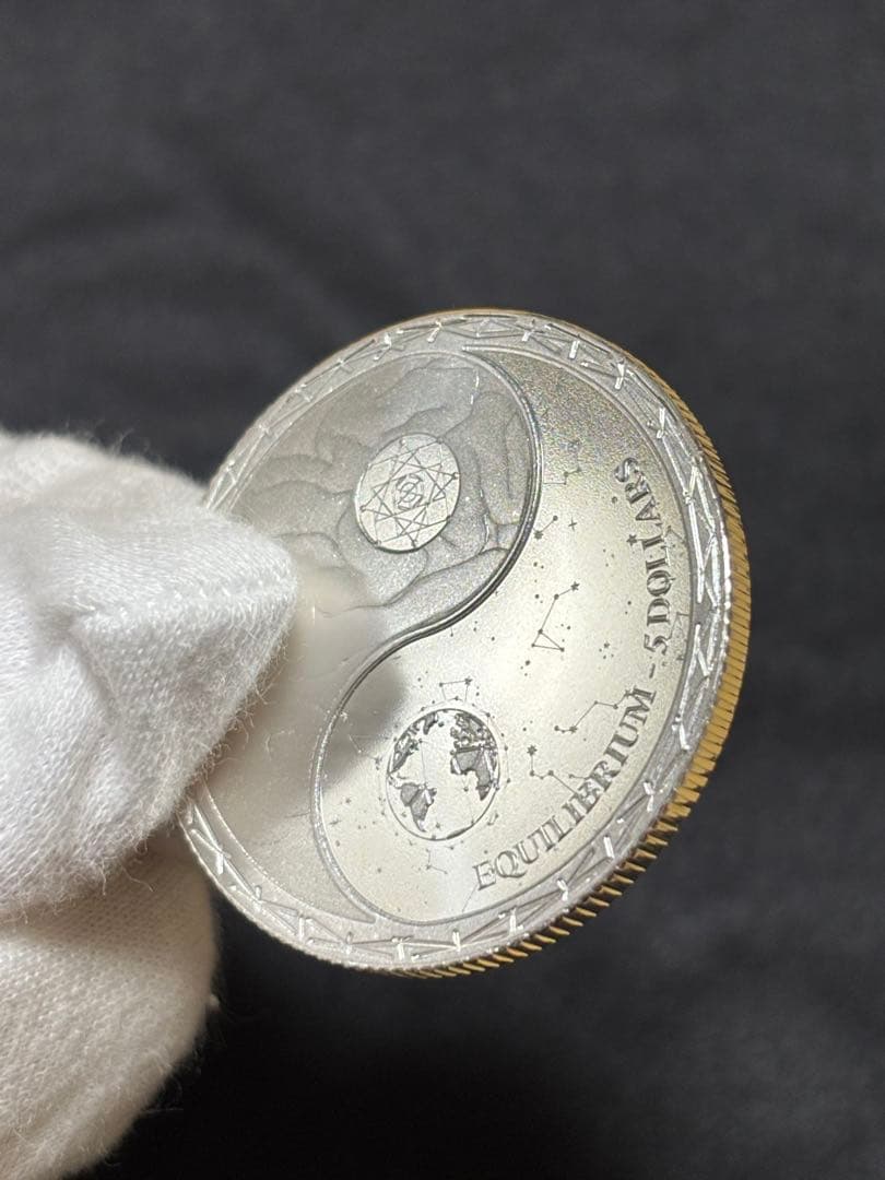 純銀99.99% 1オンス銀貨 トケラウ「均衡・イクイリブリアム」ケース付