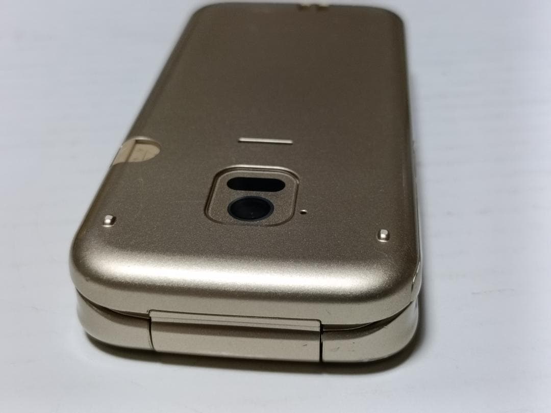 ☆ docomo らくらくホン F-02J ゴールド