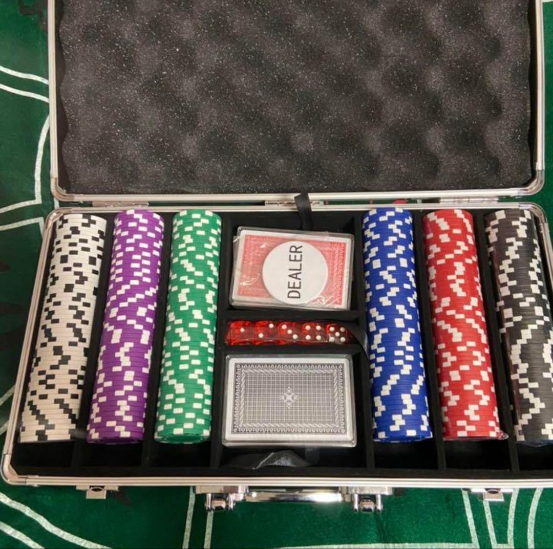 カジノチップ　カジノプレイマット、カードシュー付き