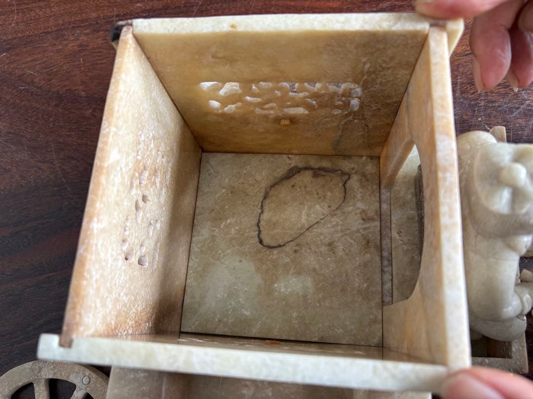 ジブリ⭐︎石？玉？の大きな中国的置物　馴鹿車？