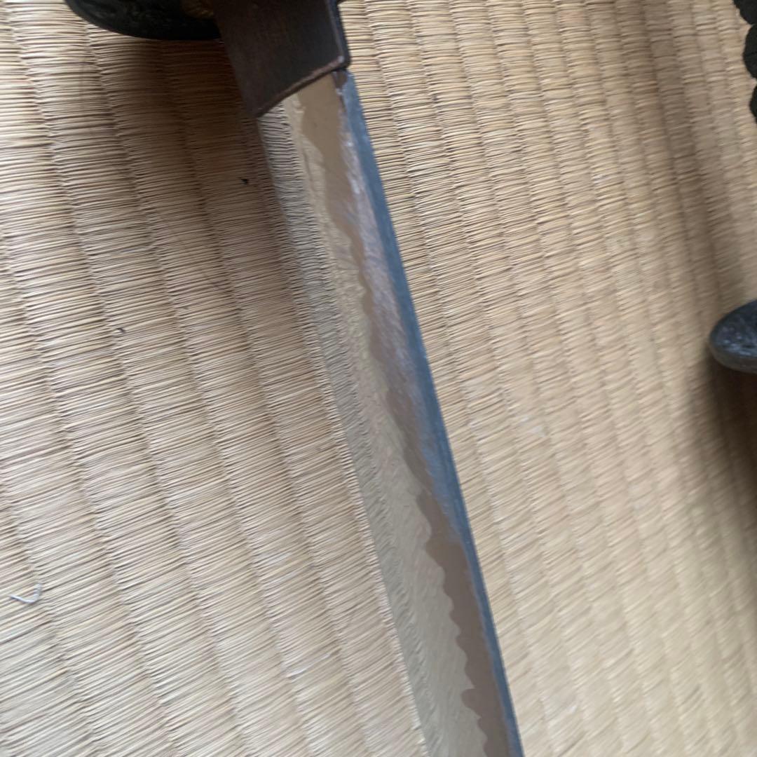 黒色の刀2本とスタンド