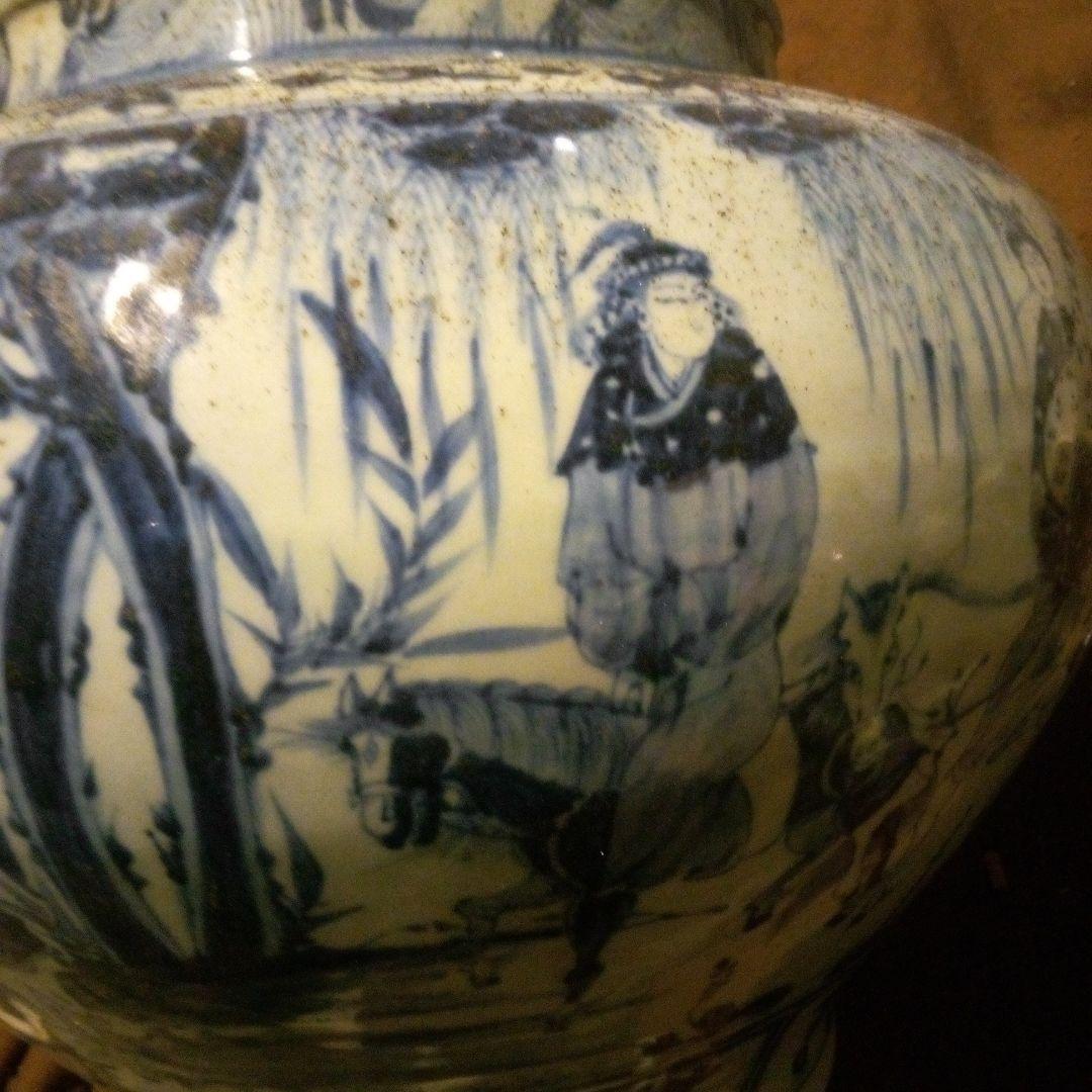 中国陶磁器　元染付　青白磁の陶器 壺 狩猟デザイン