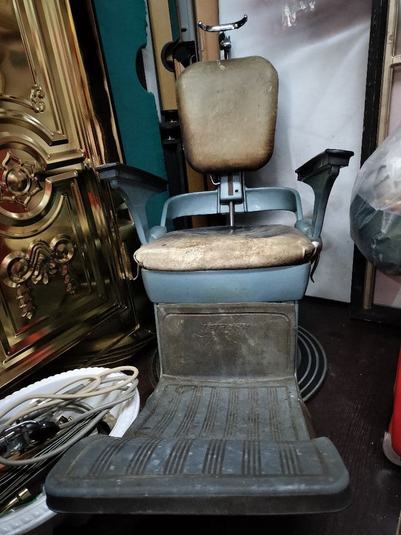 昭和初期の歯医者の椅子　歯科用椅子　昭和レトロ