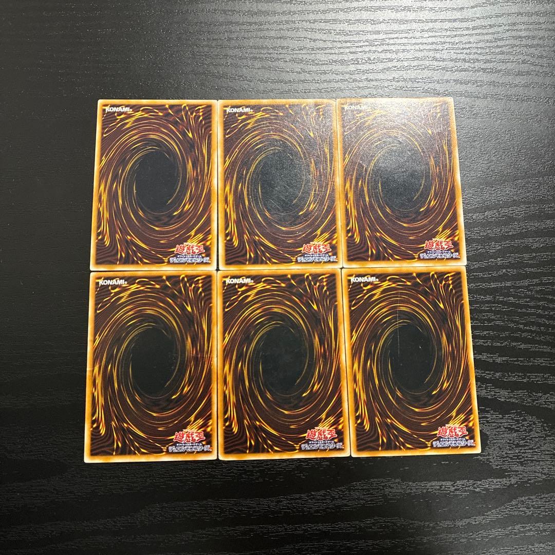 遊戯王　青眼の白龍、ブラックマジシャン　レリーフ各3枚セット