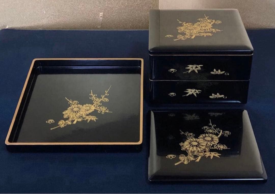 《レ》黒内朱 沈金図 二段重 替蓋 重台付 木製漆器 木箱251113え1