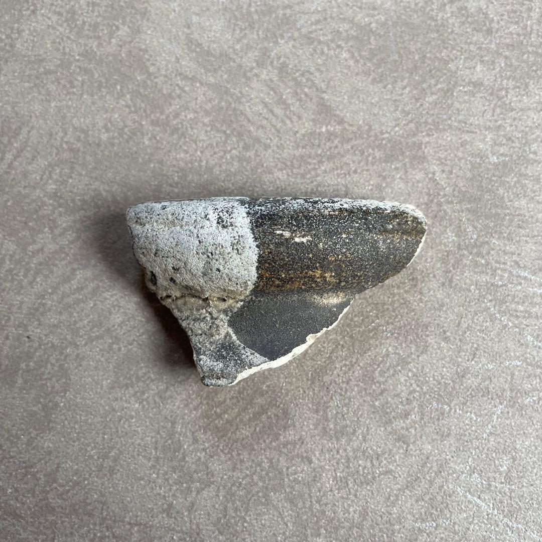 黒織部陶片 桃山 江戸初期 美濃古陶 美濃桃山陶 美濃焼 古陶磁 織部 骨董