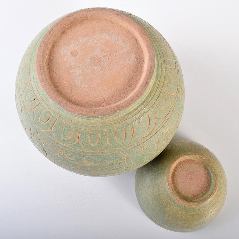 タイ古陶磁　緑釉　刻魚藻文水指　刻花文茶碗　時代箱付　C　R7773B