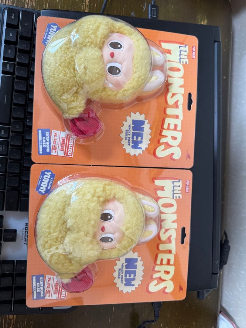 THE MONSTERS Wacky Mart シリーズ イヤホンケース