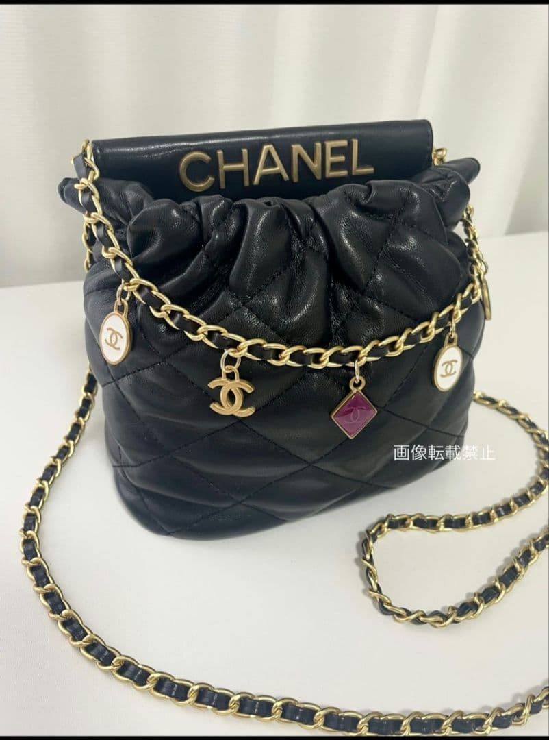 シャネル ノベルティ キルティング チャーム付き ショルダーバッグ