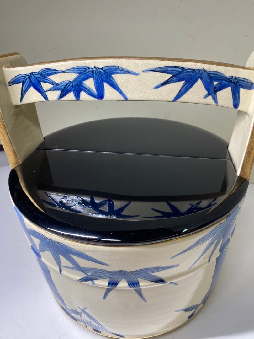 【茶道具】玉堂造　色絵竹手桶水指（共箱）塗蓋　表完造