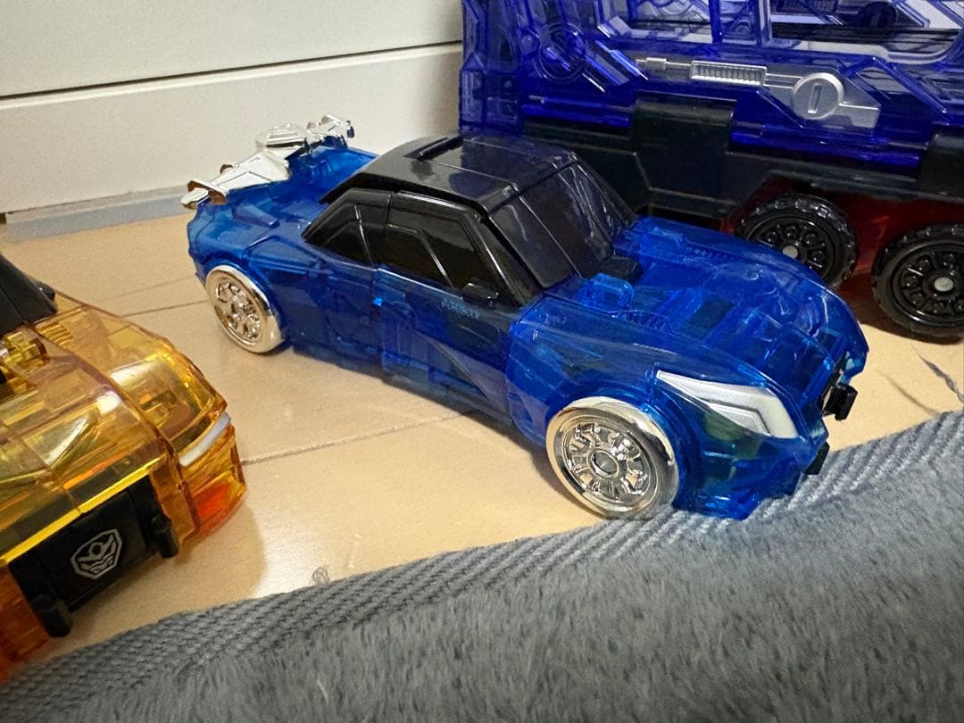 韓国トイ　ハローカーボット　ジャイアントローダー オールスター　三体合体