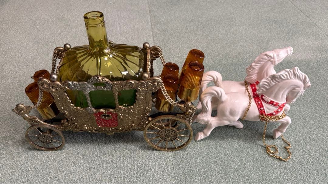 レトロな馬車型デキャンタセット