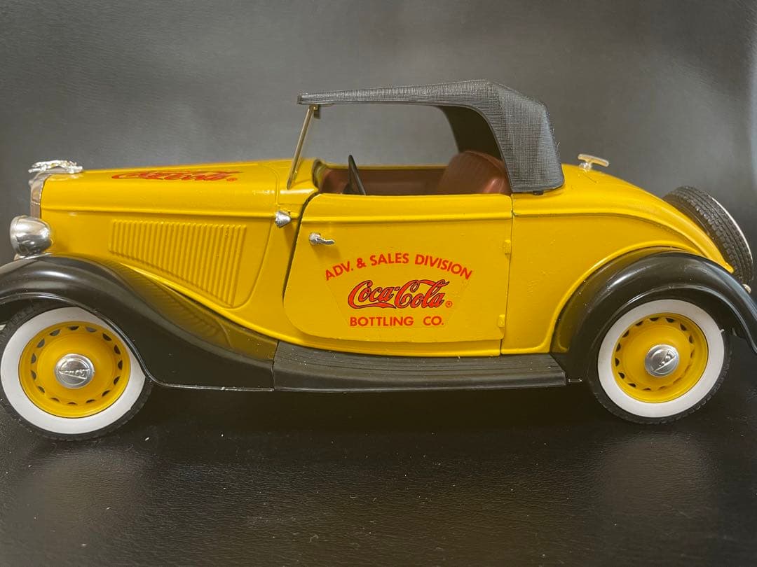 コカコーラ　Coca-Cola  ダイキャスト　フォード Ｖ８　SOLIDO製