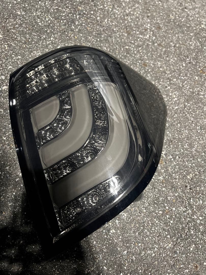 LEDテールランプ スモーク 4個セットアルファード20系