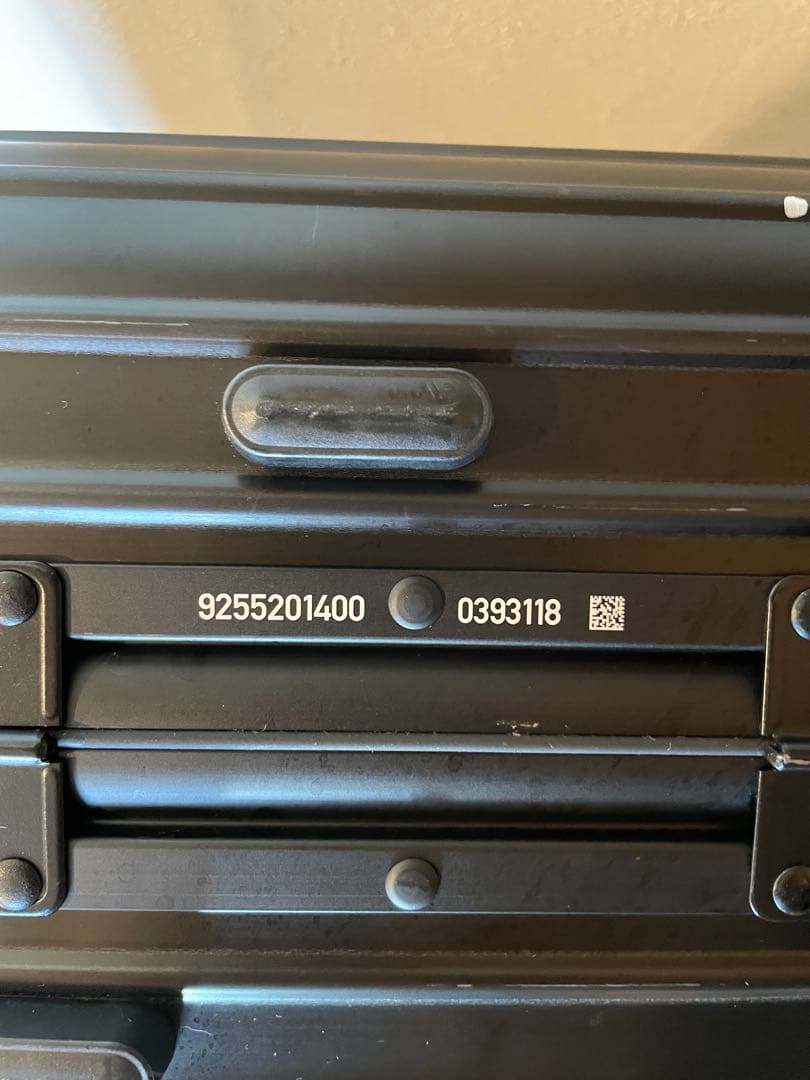 RIMOWA ブラック キャリーケース 機内持ち込み可能