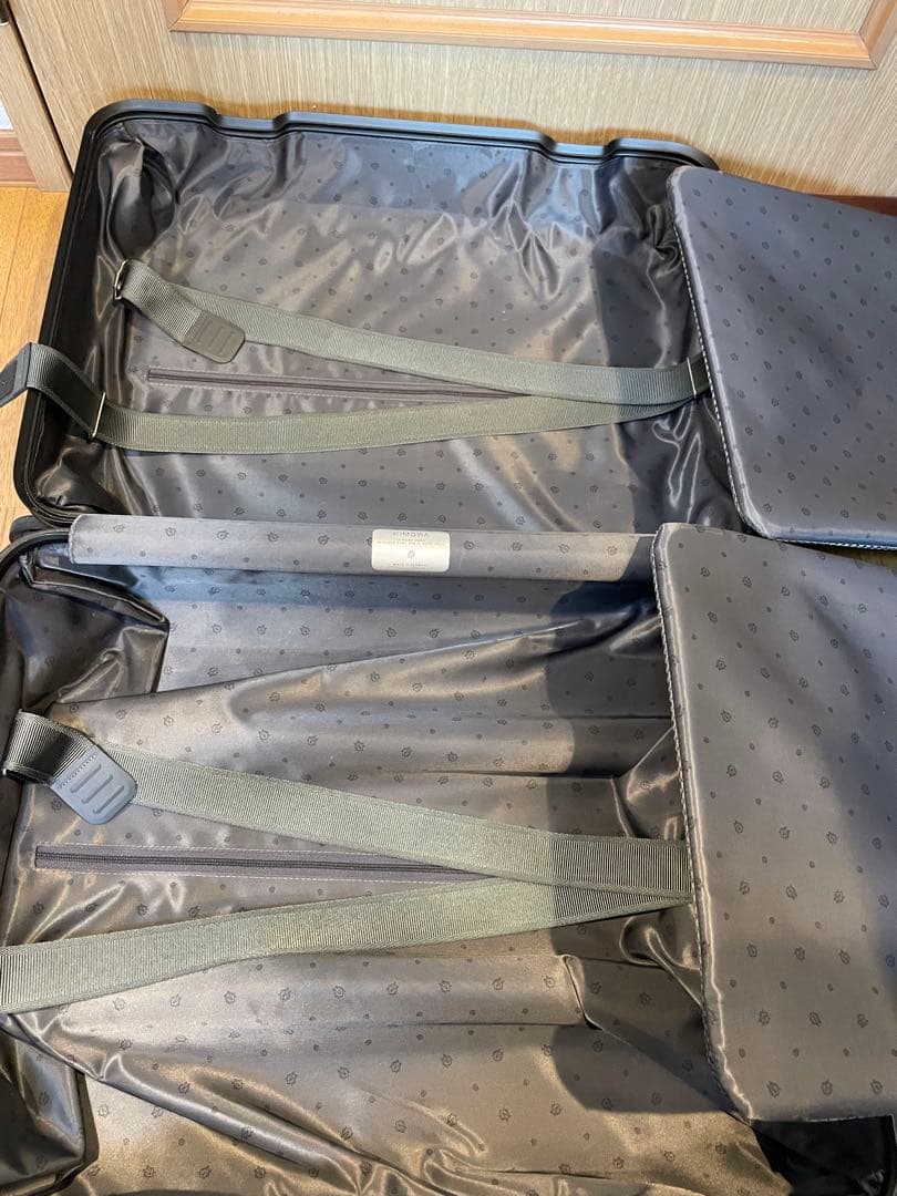 RIMOWA ブラック キャリーケース 機内持ち込み可能