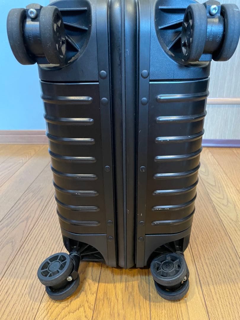 RIMOWA ブラック キャリーケース 機内持ち込み可能