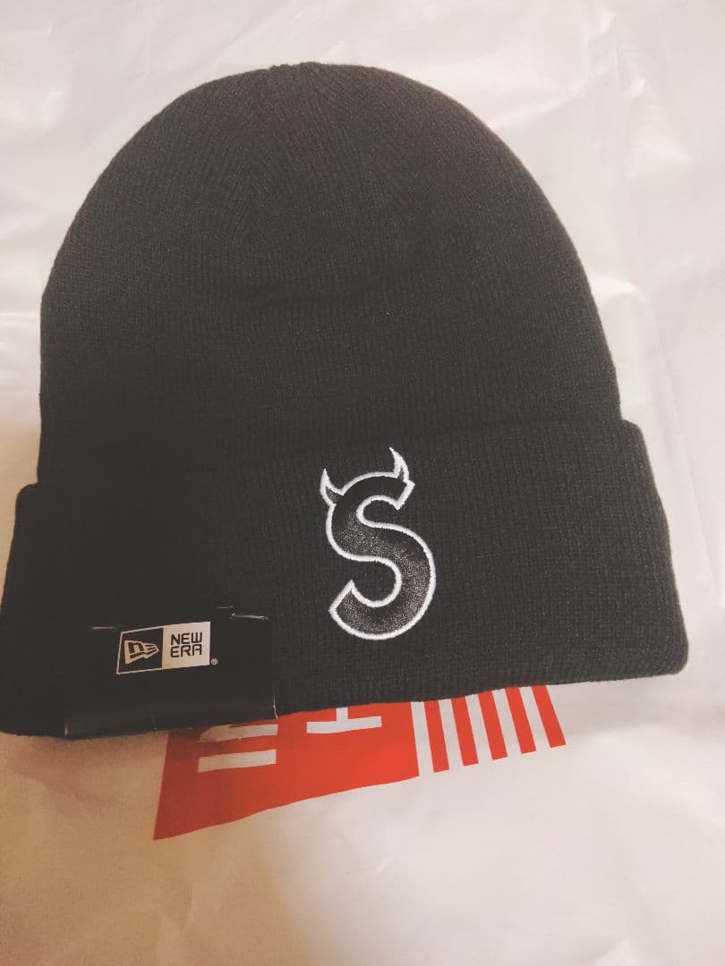 ニット帽　New Era S Logo Beanie　つのビーニー　黒