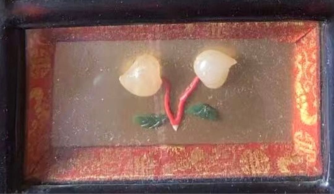 木製枠・玉石に彫刻された花瓶絵柄・リアルの花模様、￼小屏風折りたたみ式