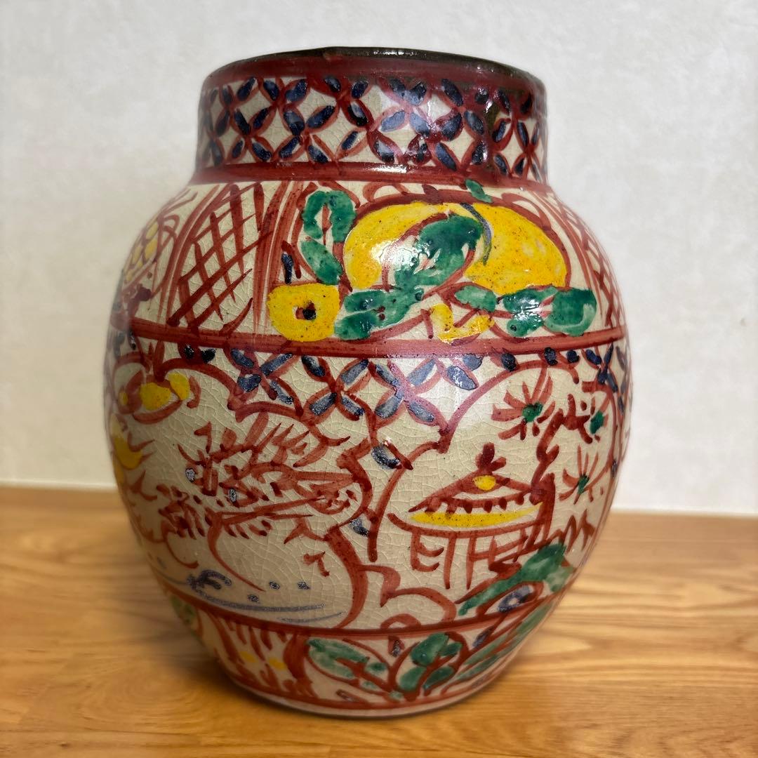 小橋川永昌（二代目仁王）赤絵壺　一等彫刻の紋様