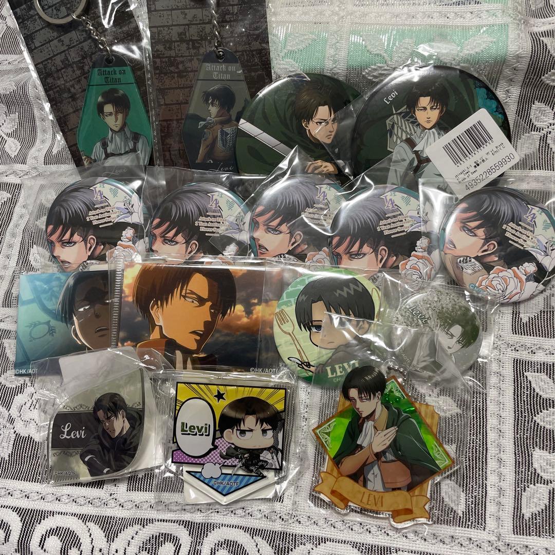 進撃の巨人 リヴァイ 缶バッジ アクキー アクリルバッジ