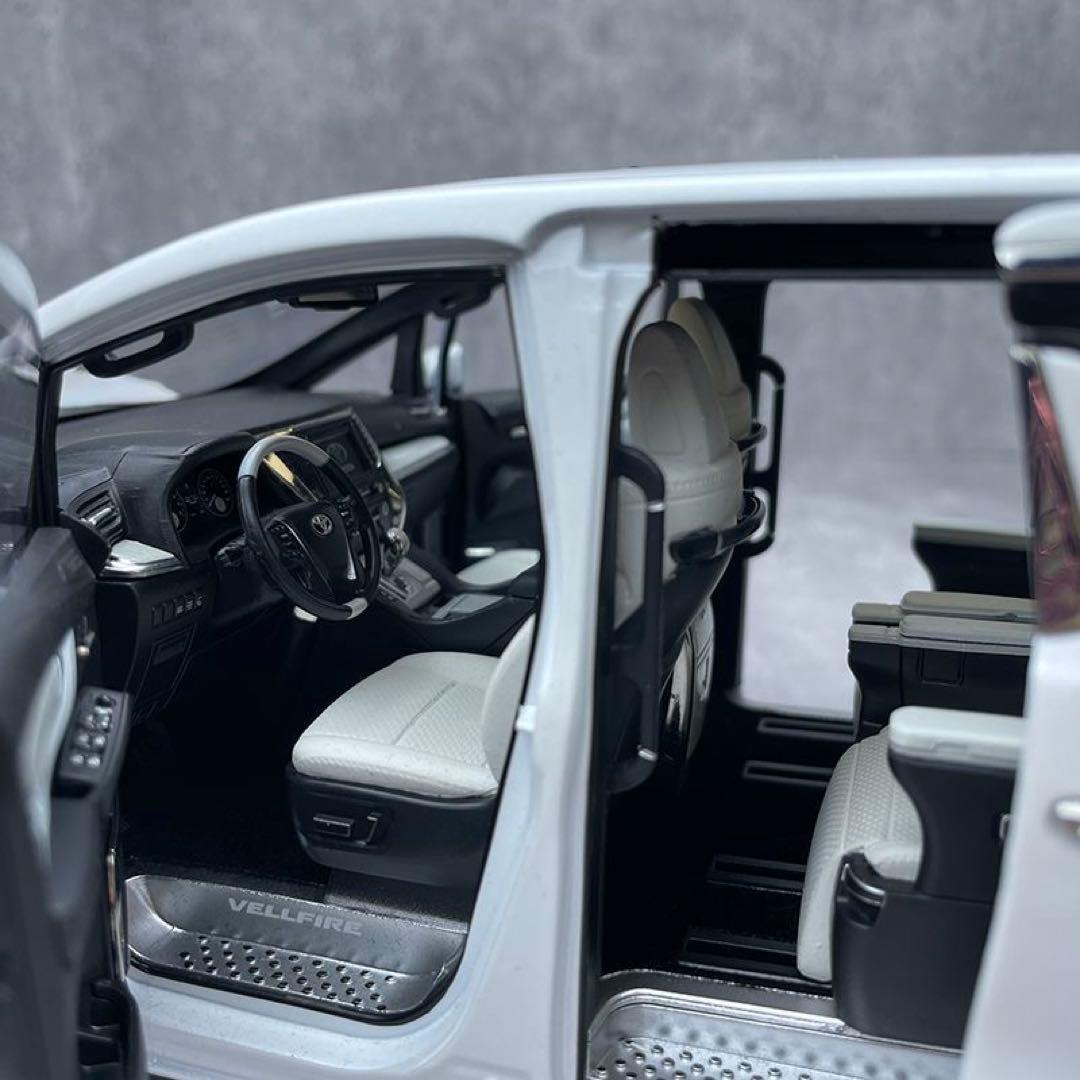 「tomoさん専用」Kengfai 1/18 トヨタ ヴェルファイア