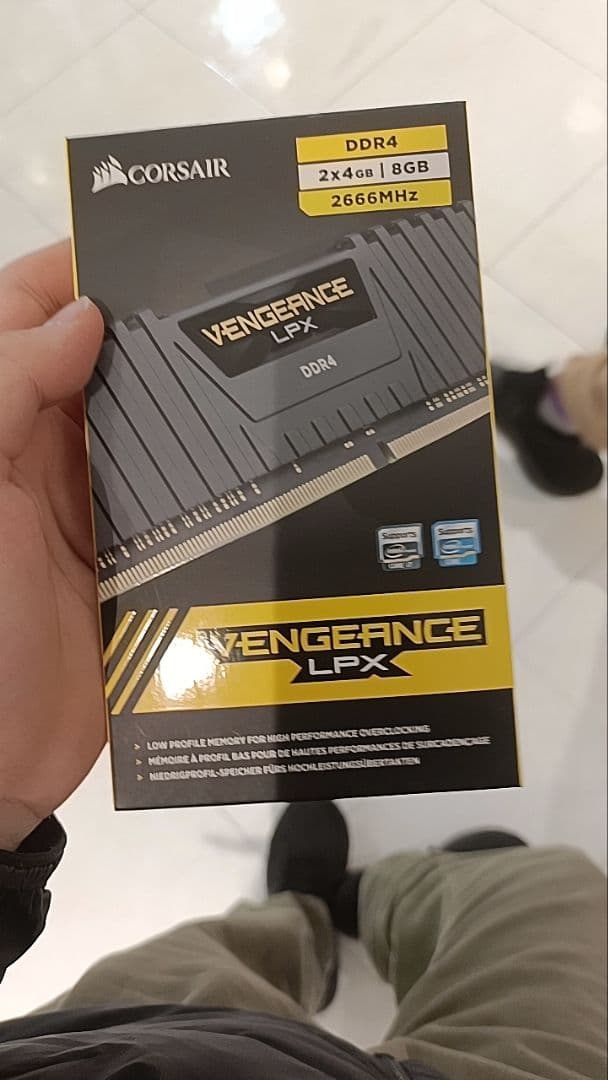 【ddr4メモリ】CORSAIR VENGEANCE LPX　4gb×2 8GB
