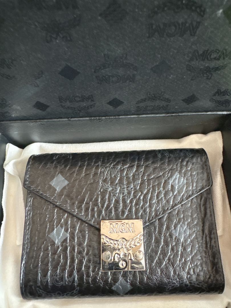 MCM Patricia Flap Wallet 3FldS ブラック