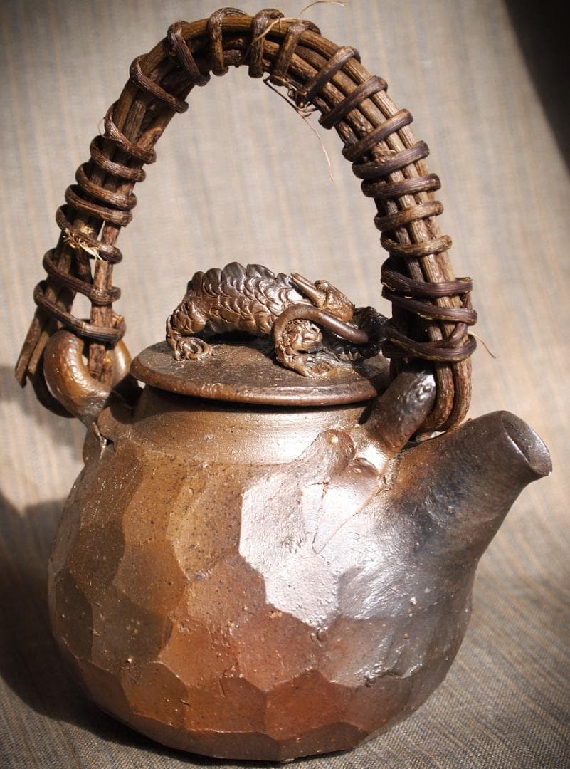 新品★竹内靖之【師：山本陶秀】★☆備前龍摘み籐手付き面取り土瓶