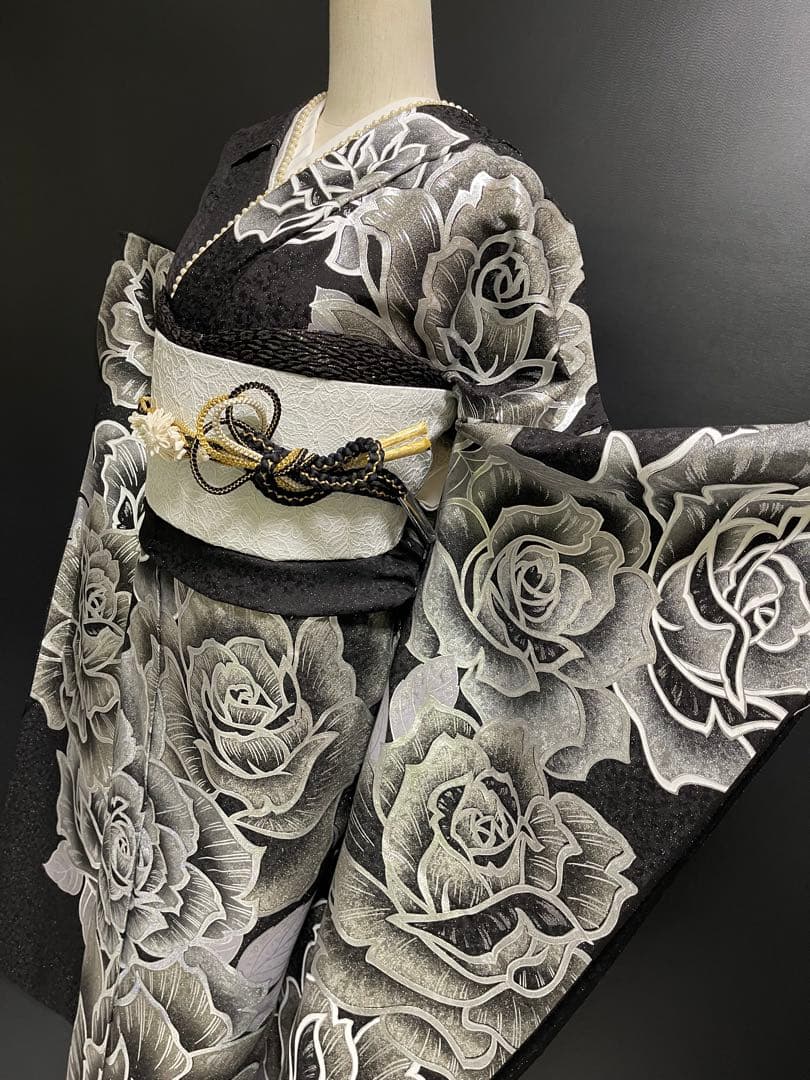 豪華絢爛金彩振袖【振袖・訪問着に◆薔薇】薔薇 黒 銀 白