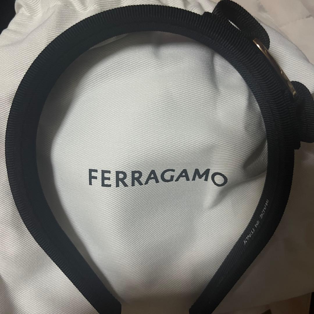 Ferragamo フェラガモ　カチューシャ　ゴールドバックル